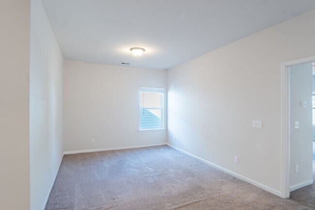 Building Photo - 108 Bryon Ln