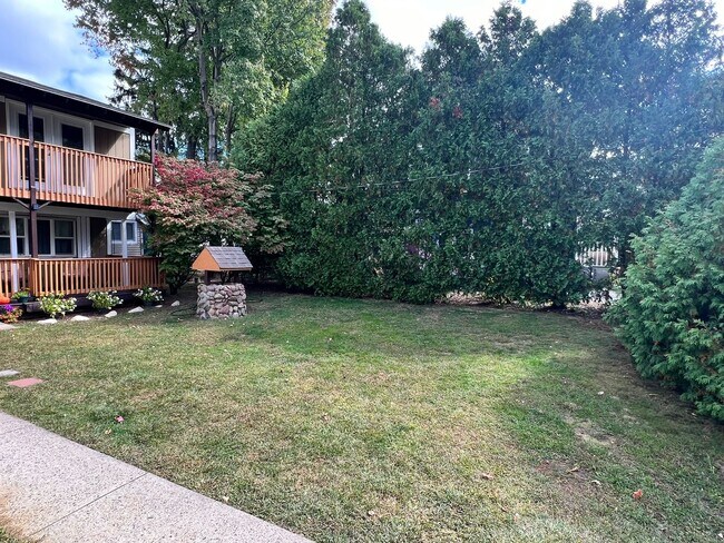 Building Photo - Updated Single Family Home with 3 Beds / 2...