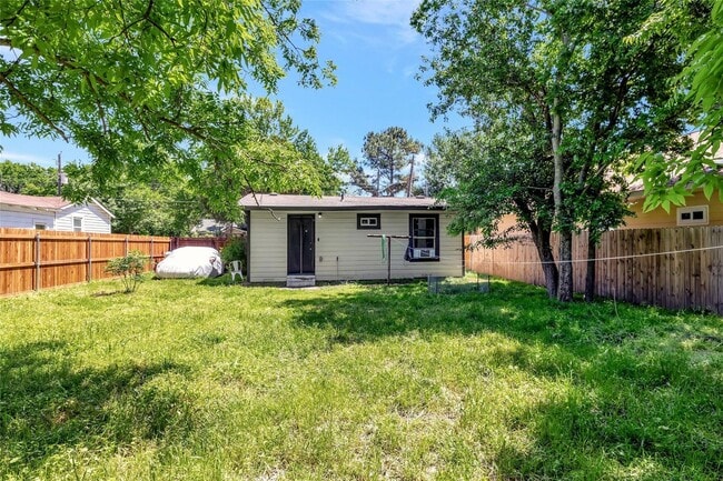 Building Photo - Adorable 2 bed, 1 bath house in Fort Worth
