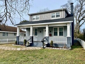 Building Photo - One-of-a-Kind 6-Bedroom Property