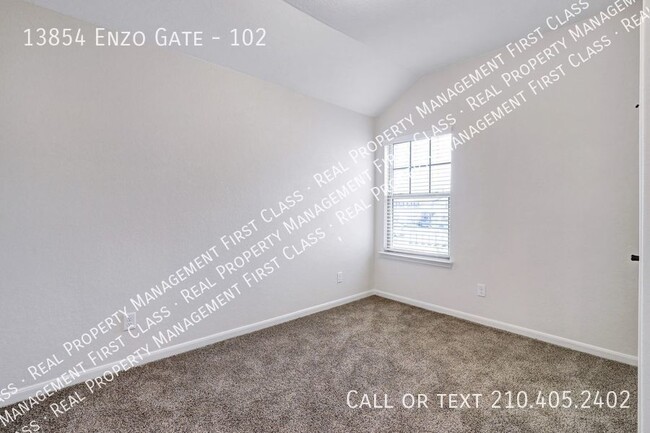 Building Photo - Come see this Alamo Ranch area oasis!