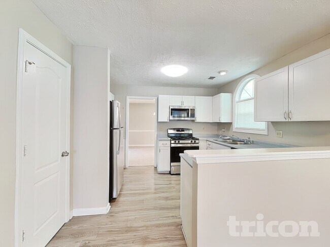 Building Photo - 3270 Summit Pl Dr