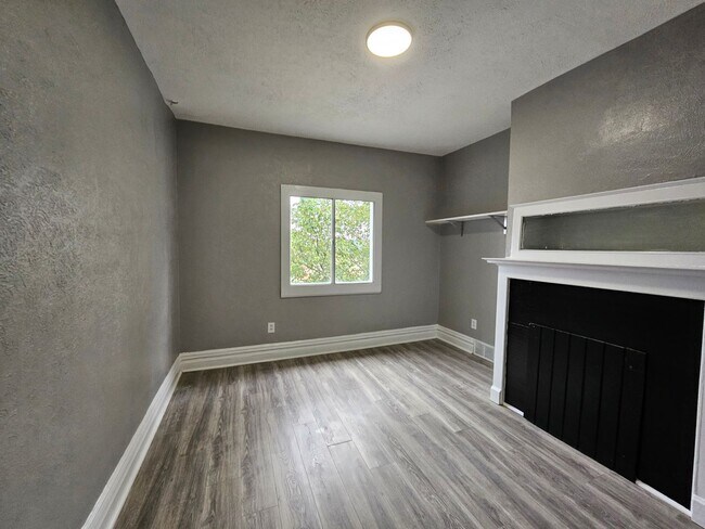 Building Photo - Fully updated 3 Bedroom 1 Bath Apartment for rent in Beechview!