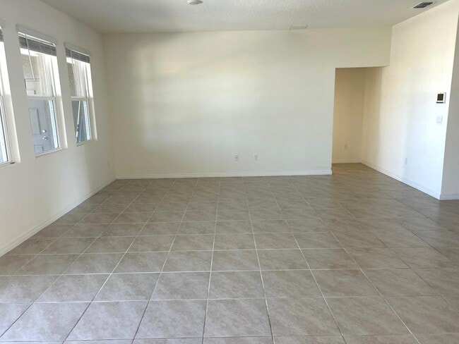 Building Photo - 7604 Oakmoss Loop