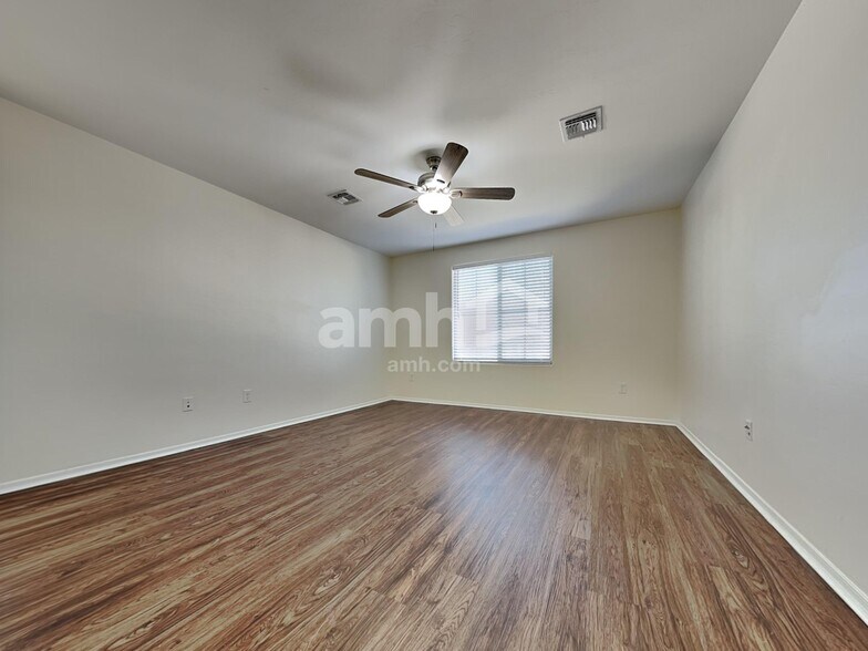 Building Photo - 207 W Calle Matraca