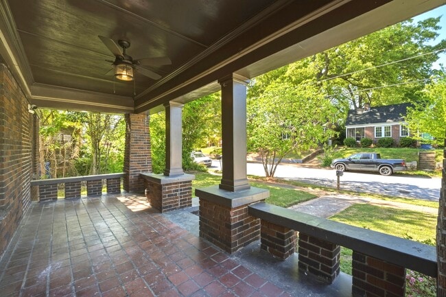 Building Photo - 506 Mellview Ave SW