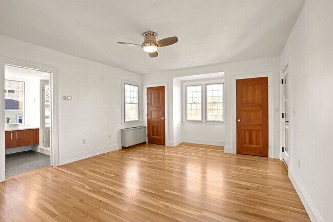 Building Photo - 165 Winthrop Rd