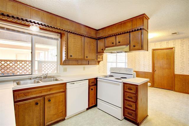 Building Photo - 3201 Ashford Ave