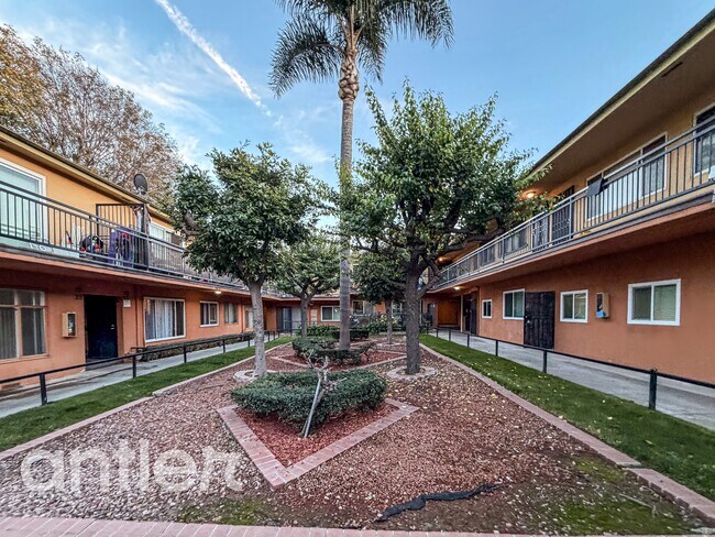 Building Photo - 4510 Pinafore St