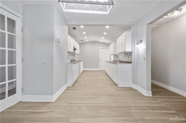 Building Photo - 1206 E Samano St
