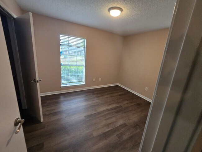 Building Photo - 34 Pembrook Cir