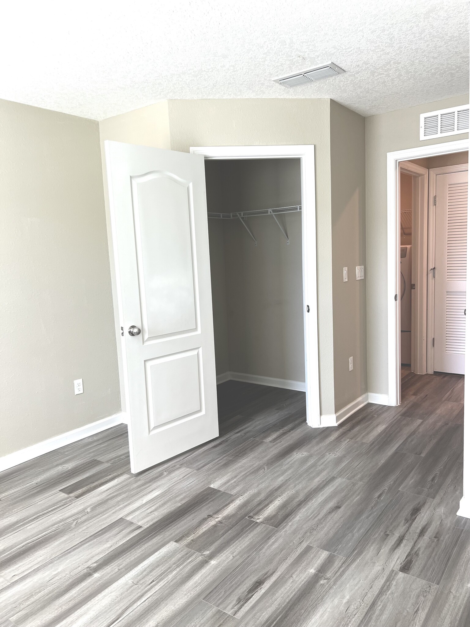 Closet - 472 Albany Bay Blvd