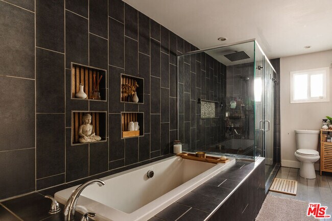 Building Photo - 5940 Matilija Ave