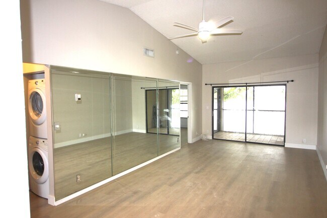 Building Photo - 2900 Olivewood Terrace