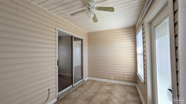 Building Photo - 213 Mirabelle Cir