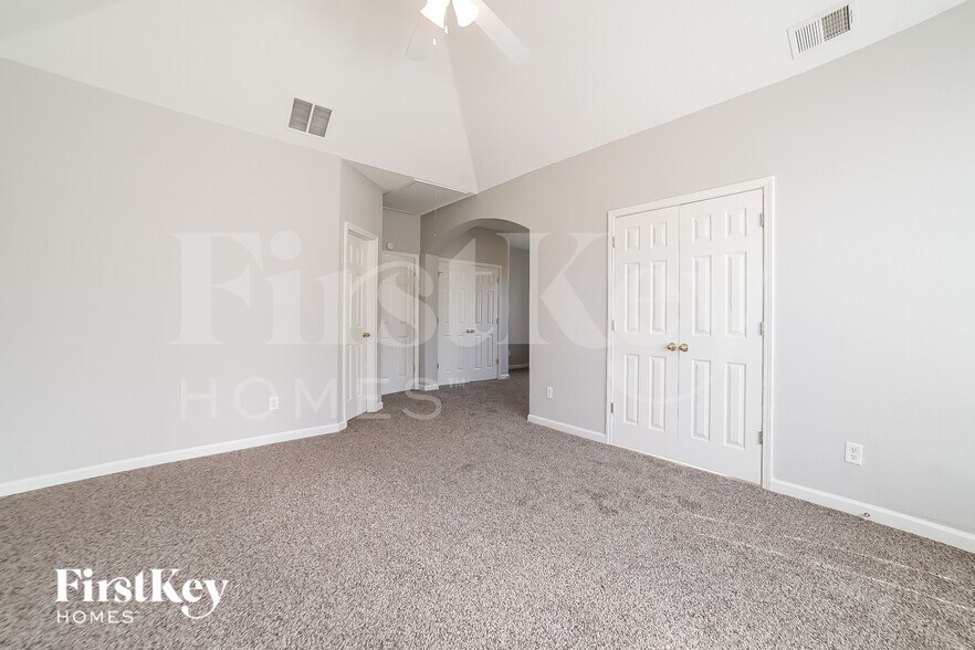 Building Photo - 5515 Southern Peake Dr