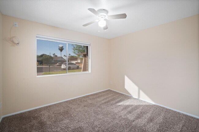 Building Photo - 4515 W Shaw Butte Dr