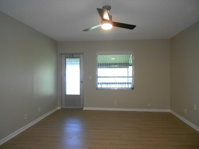 Building Photo - 13809 Royal Palm Ct