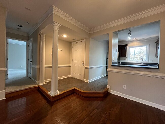 Building Photo - Excellent 2BD, 2BA Downtown Raleigh Condo ...