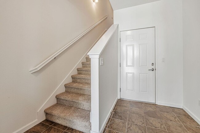 Building Photo - 1,331 sq ft with 2 on-suite bedrooms and o...