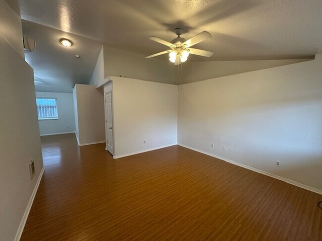 Building Photo - Duplex for rent