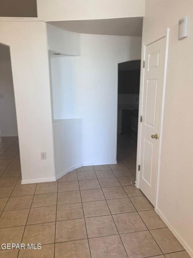 Building Photo - 14061 Tierra Leona Dr
