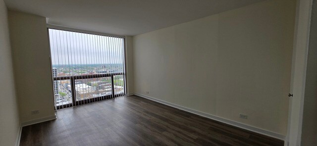 Building Photo - 4343 N Clarendon Ave