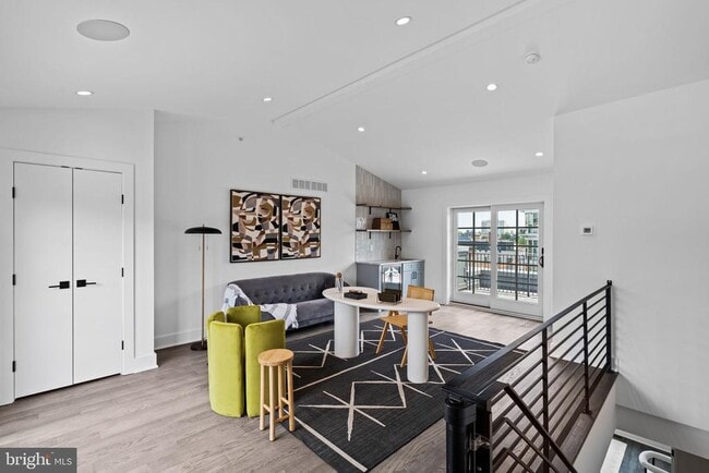 Building Photo - 742 S Broad St