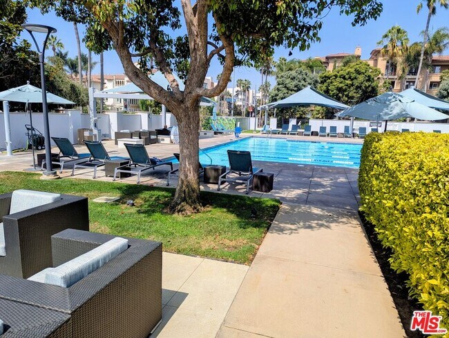 Primary Photo - 7100 Playa Vista Dr
