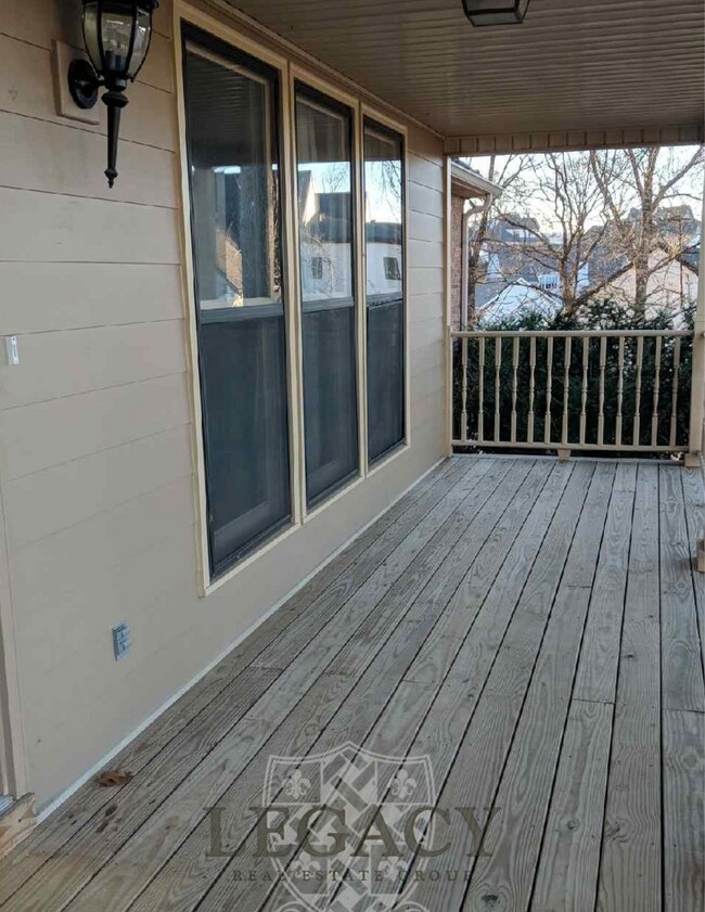 Building Photo - 9919 Maxwell Ln