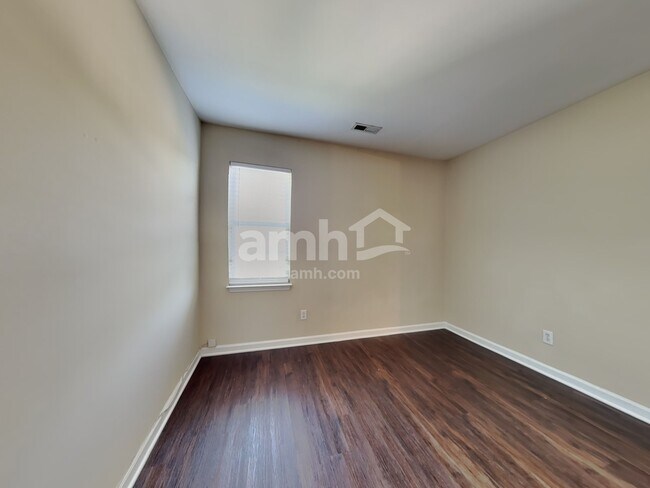 Building Photo - 2713 Glasshouse Rd