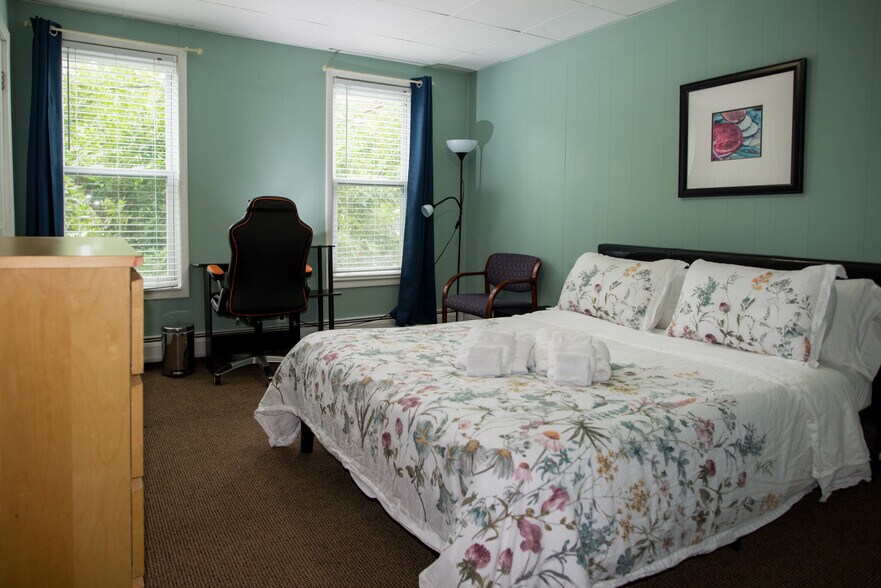 Building Photo - 42 Everett St