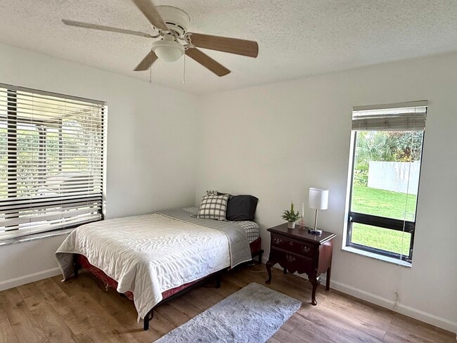 Building Photo - 12726 Spinnaker Ln