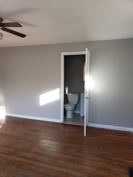 Building Photo - 4501 N Tracy Ave