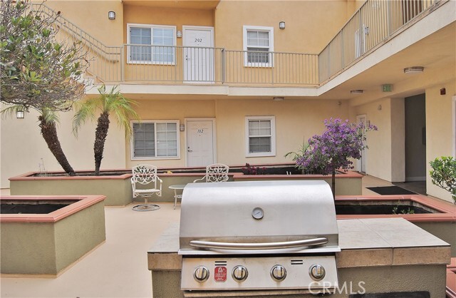 Building Photo - 1215 E San Antonio Dr