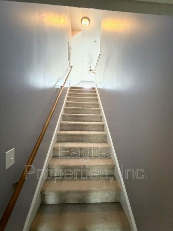 Building Photo - 200 Myrna Dr