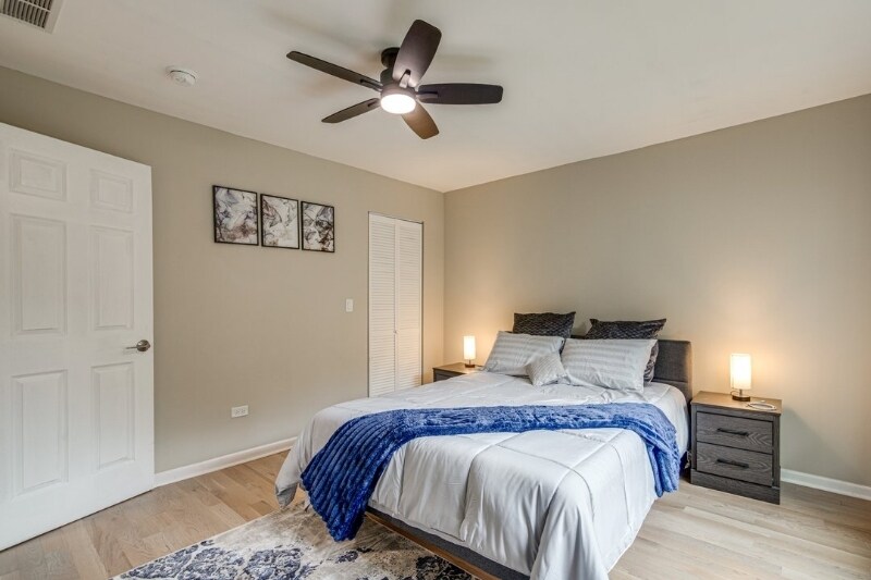 Building Photo - 1653 E 70th St