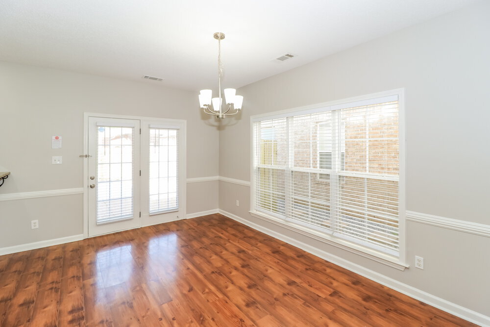 Building Photo - 10176 Evening Hill Dr