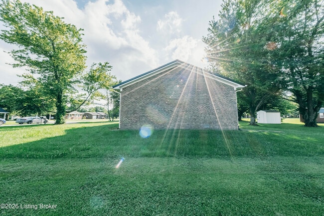 Building Photo - 309 E 6th St