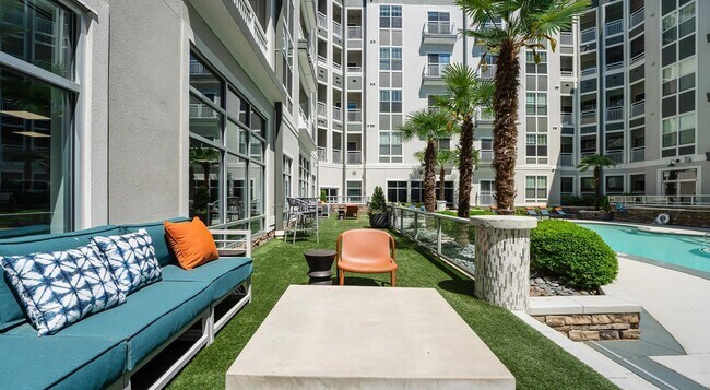 Building Photo - 900 E Six Forks Rd