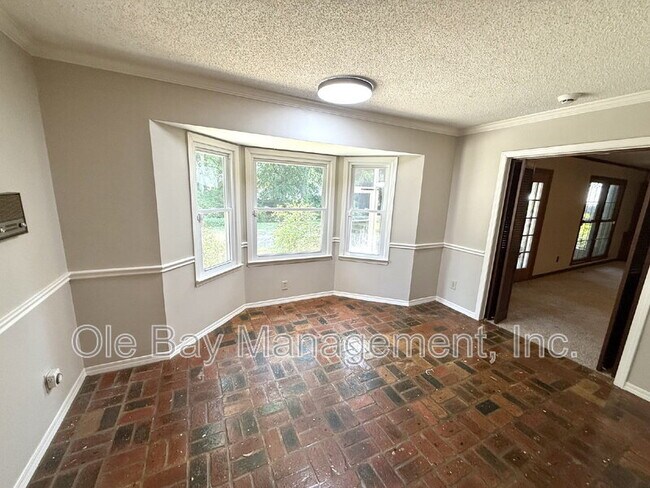 Building Photo - 6605 Chimney Top Dr S