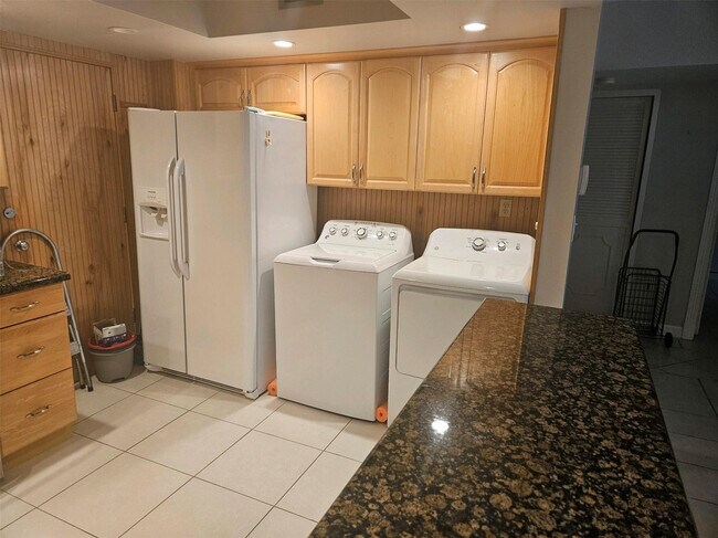 Building Photo - 3850 Galt Ocean Dr