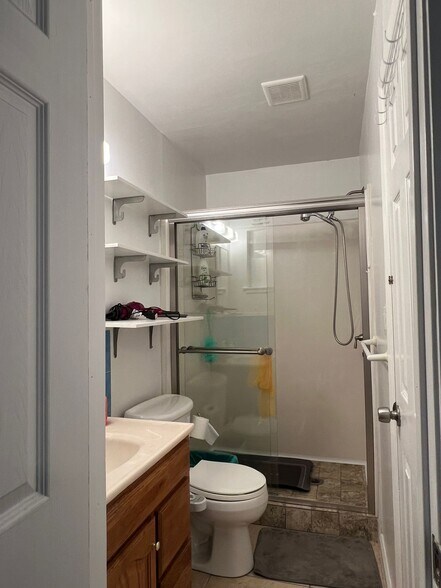 Building Photo - 1554 Ellis Ave