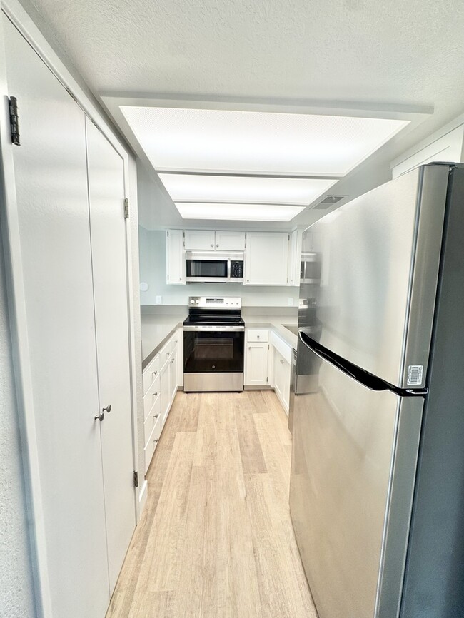 Building Photo - Beaitifully updated 2 bedroom 1.5 bathroom...