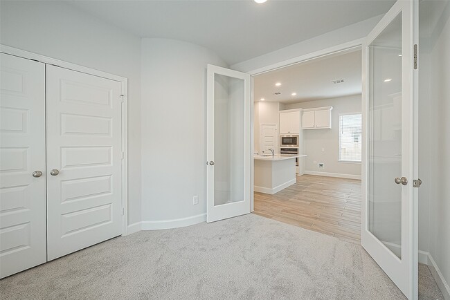 Building Photo - 213 McCrea Ct
