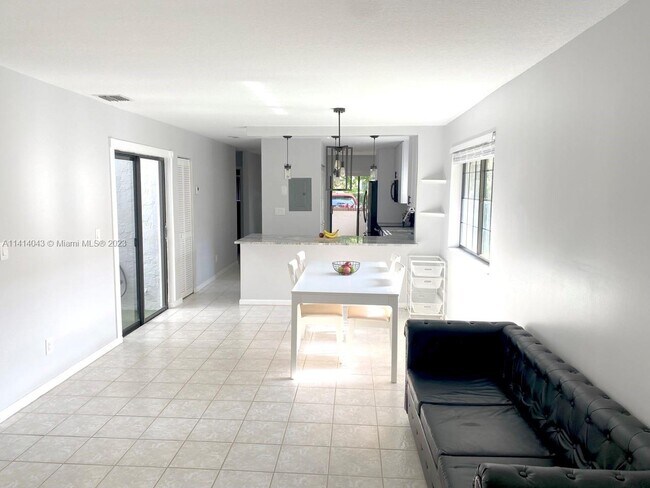 Building Photo - 12024 Royal Palm Blvd
