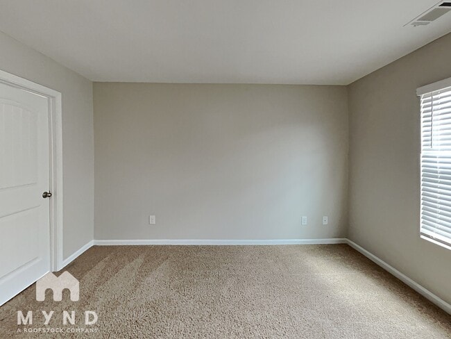 Building Photo - 404 Lake Ridge Ln