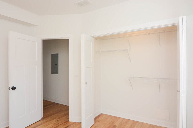 Building Photo - 2210 W Eastwood Ave