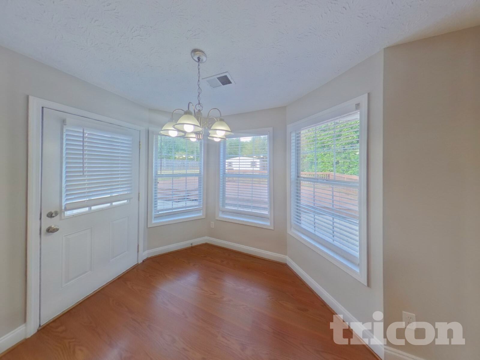 Building Photo - 122 Ivy Trce