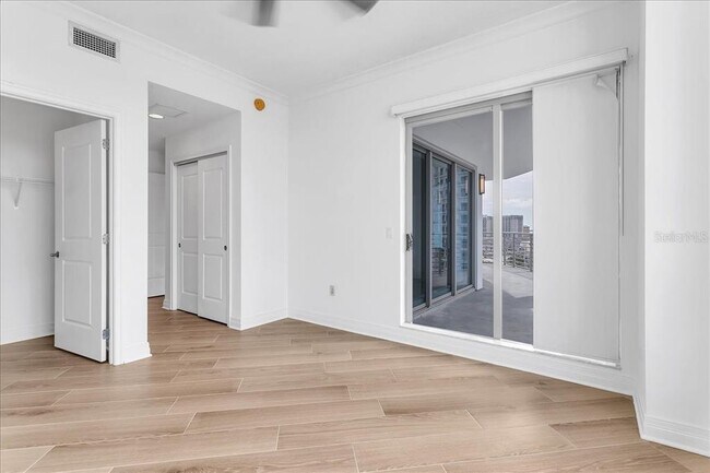 Building Photo - 1209 E Cumberland Ave